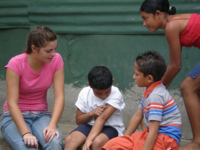 BWAB volunteer Rebecca Zelaya talks with young people in a squatter's settlement in Costa Rica.